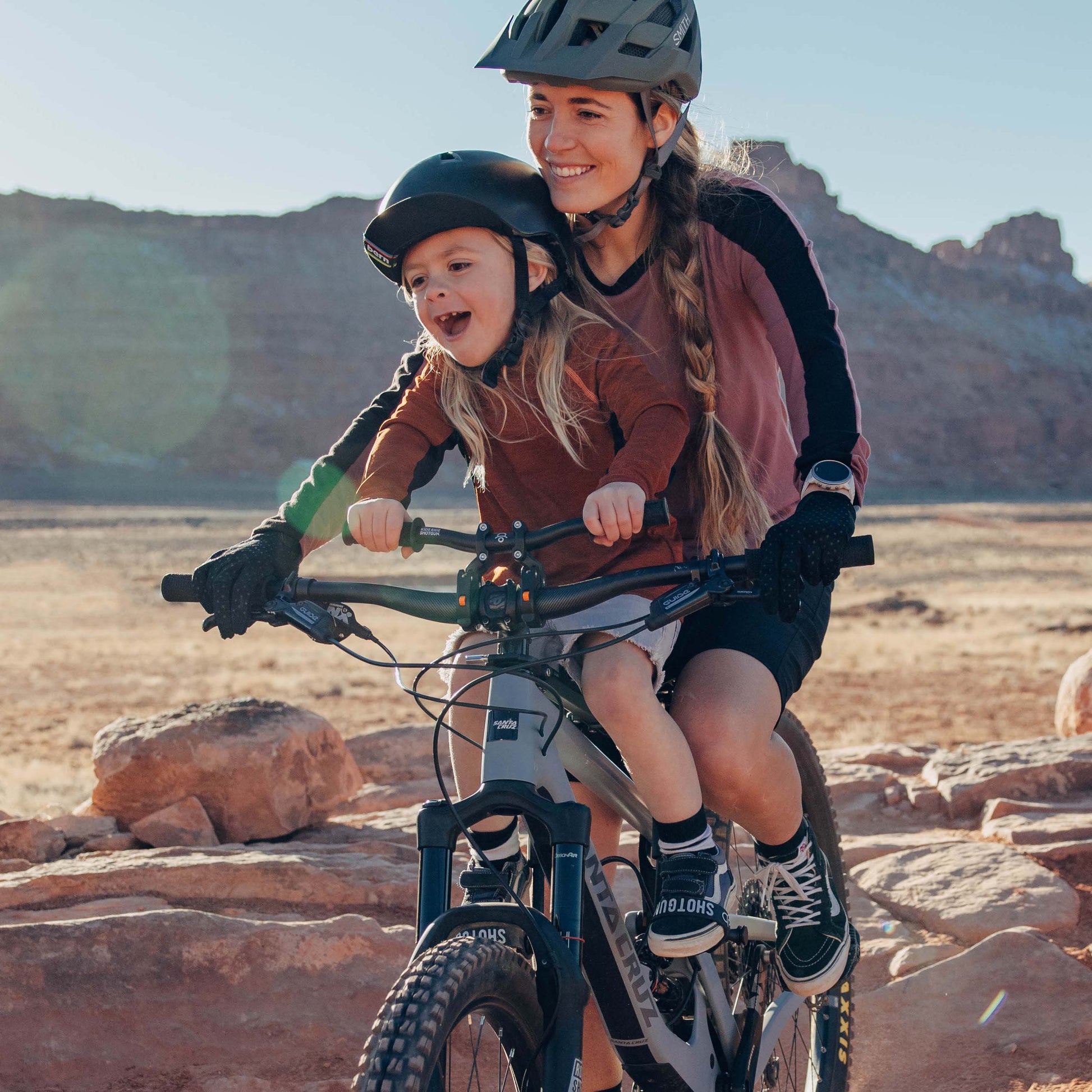 KidsRideShotgun_ShotgunProHandlebars_Lifestyle2.jpg?v=1684419595